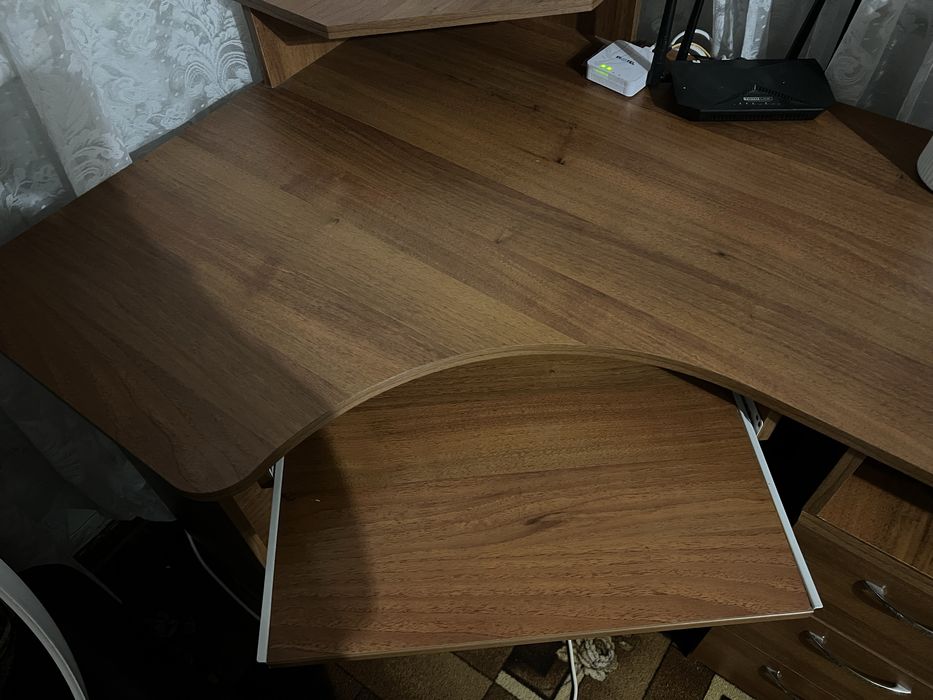 Компʼютерний стіл