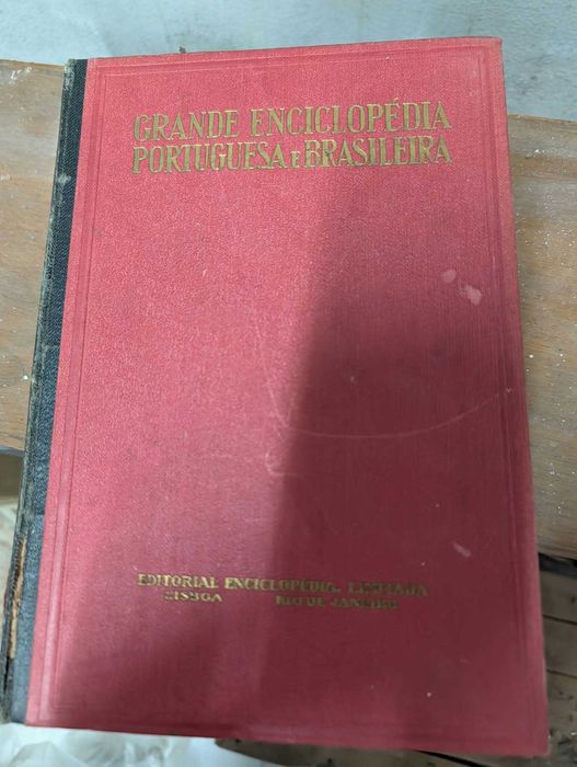 Grande Enciclopédia Portuguesa e Brasileira (40 volumes)