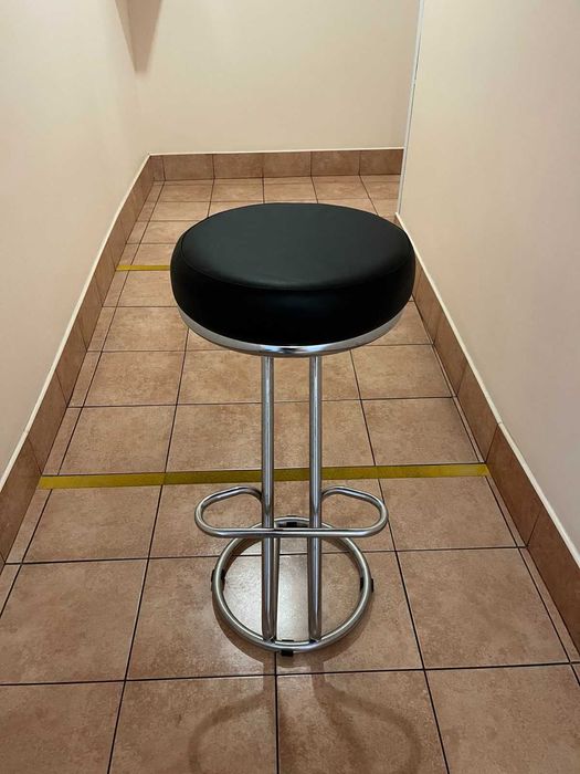 Стілець барний чорний