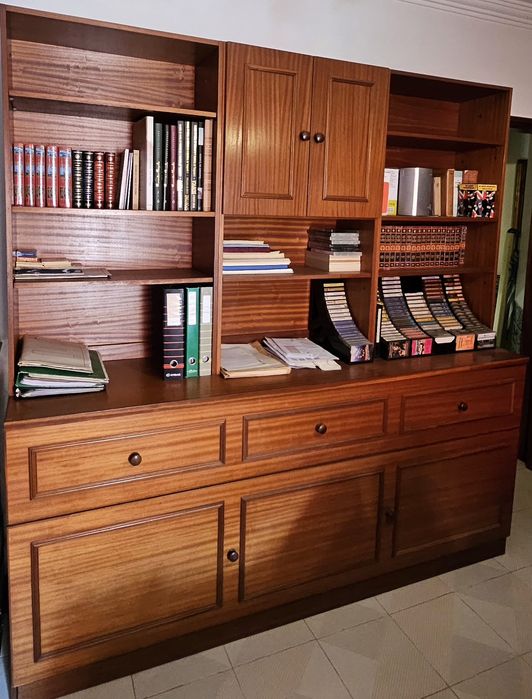 Estante com cama