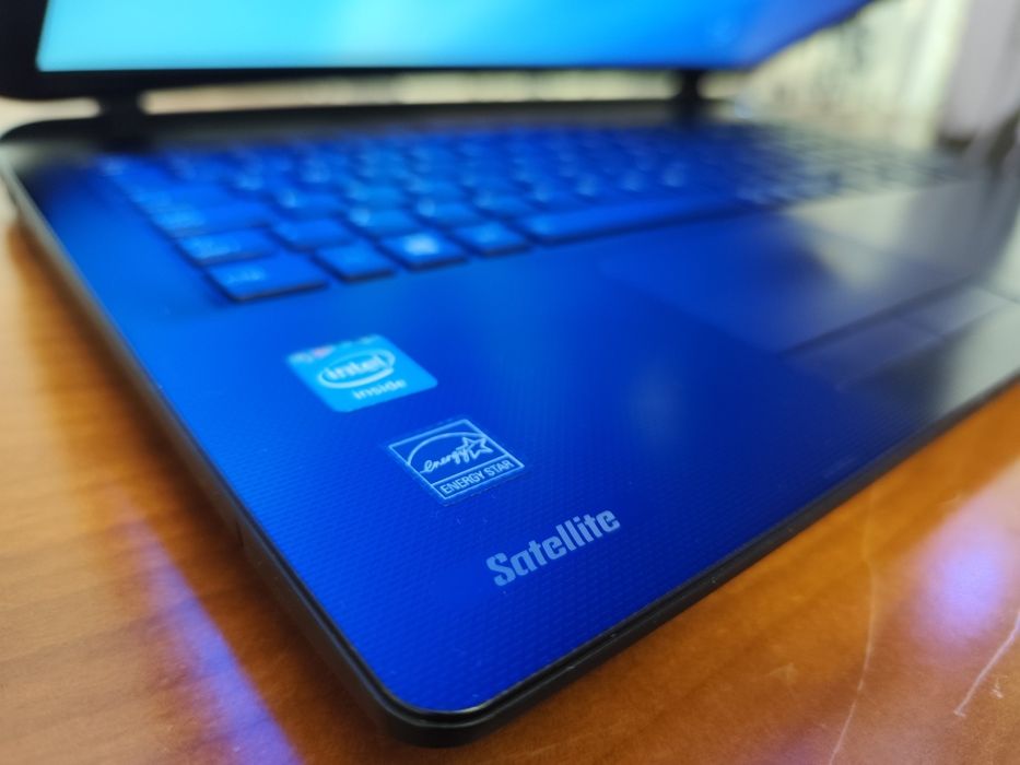 Portátil Toshiba L50 OFERTA de Headphones 

Portátil com:

Windows 1