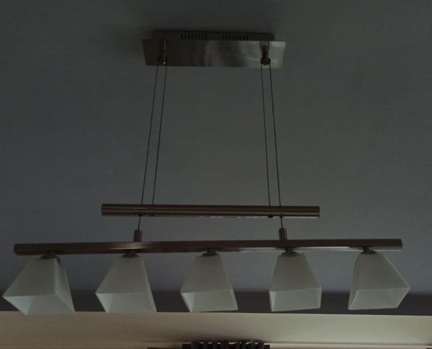 Lampa z regulowaną wysokością