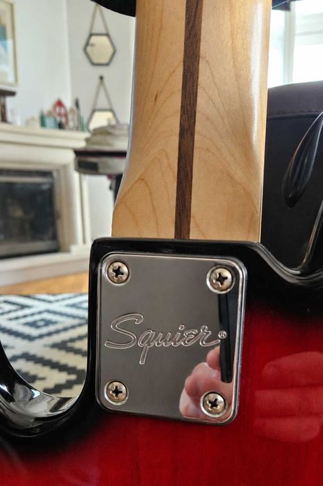 contrabaixo squier fender - seminovo - ótimo preço