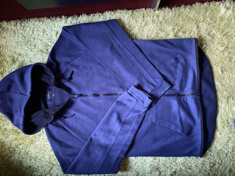 Sweat com fecho desportiva