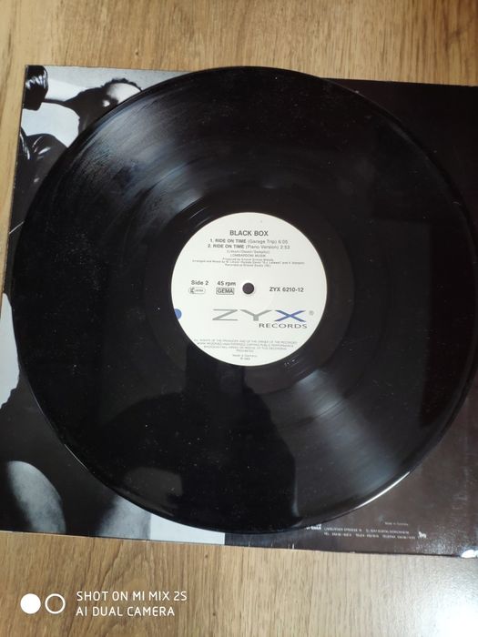 Black box-ride on time maxi winyl