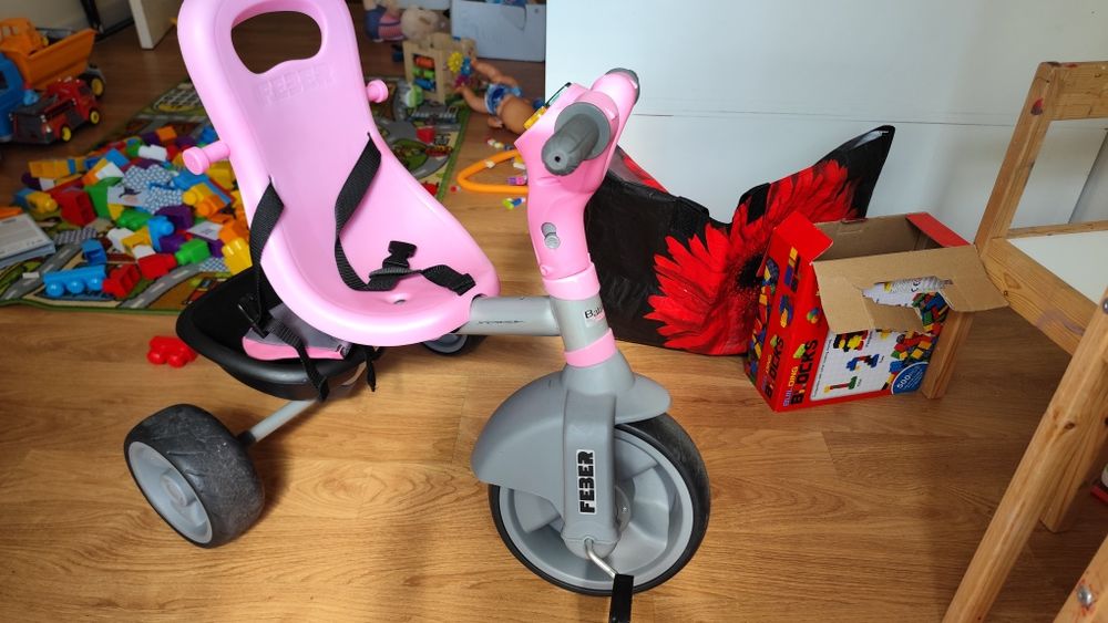 Triciclo rosa menina