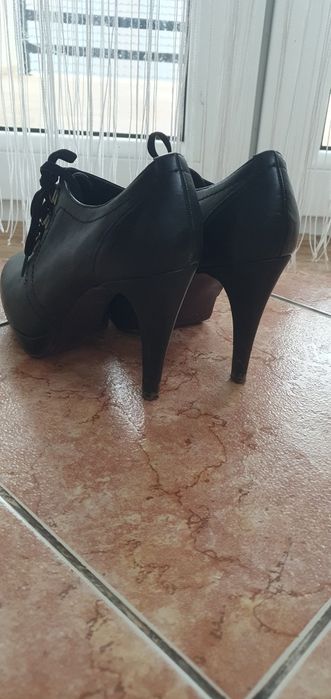 Damskie czarne botki