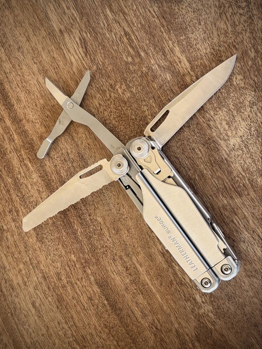 Leatherman Surge z etui