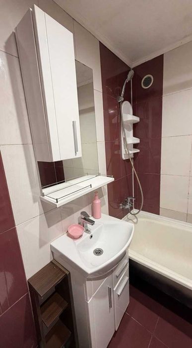 Продається  двокімнатна квартира в Чорноморці, в 5 хвилинах від моря.