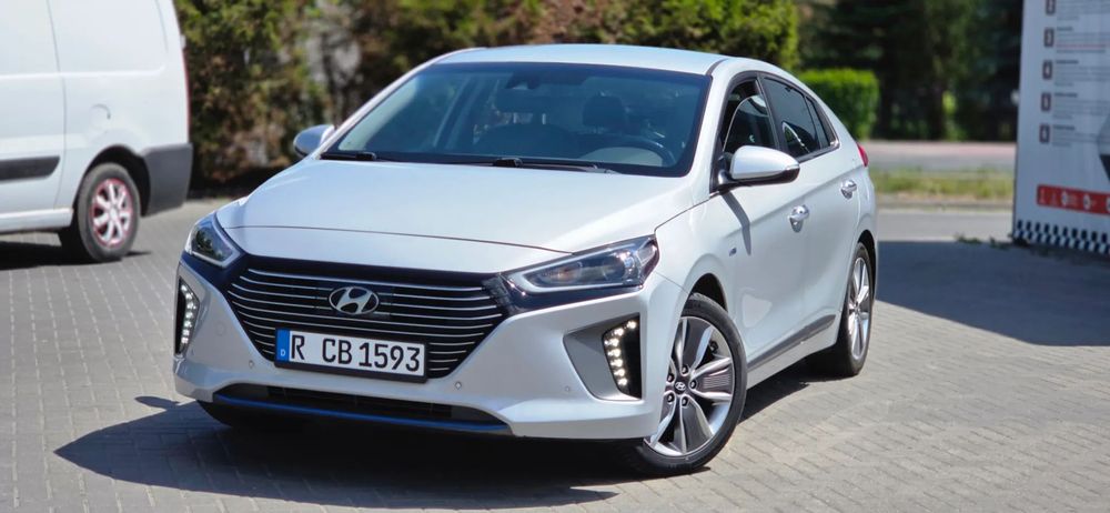 Hyundai IONIQ 1,6GDI 105 KM HYBRID Climatronic Podgrzewane Fotele Sper Stan ASO Raty
