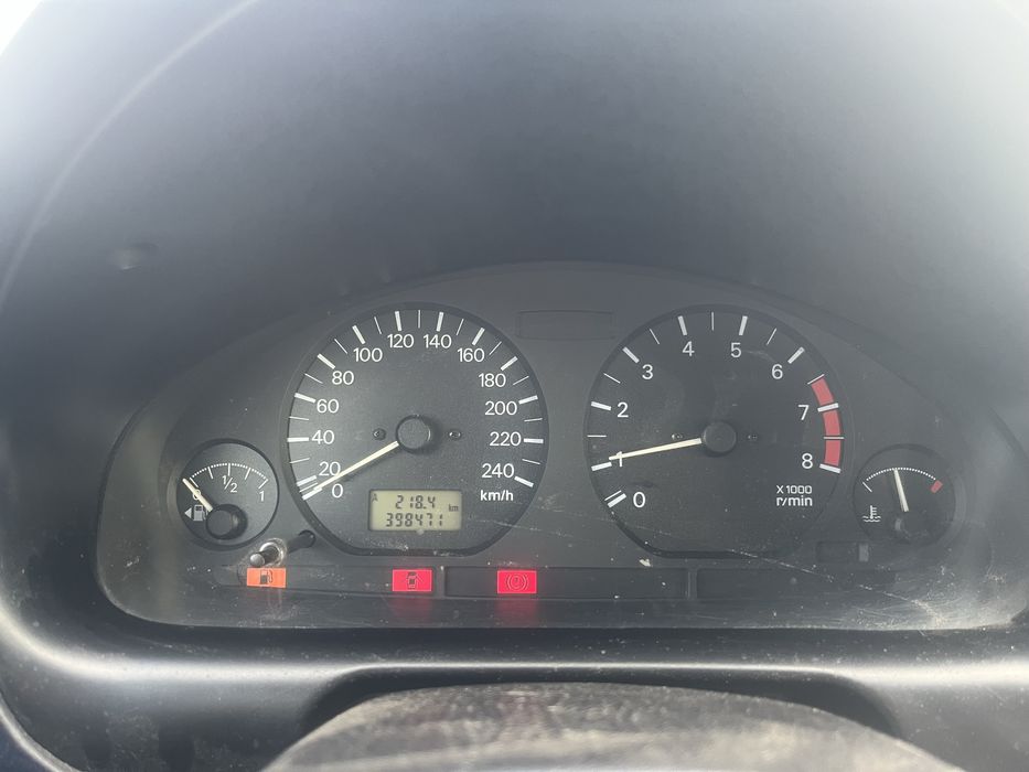 Поодам Mitsubishi Carisma 2000