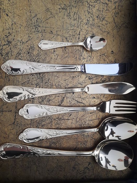 Faqueiro de 116 peças muito bonitas NOVO