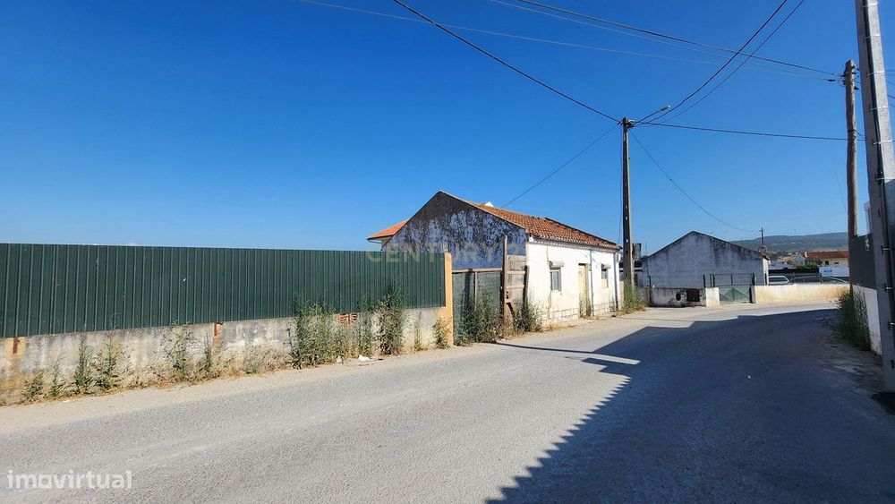 Terreno Misto com Casa em Santo Antão do Tojal – Entre o Campo e a Cid