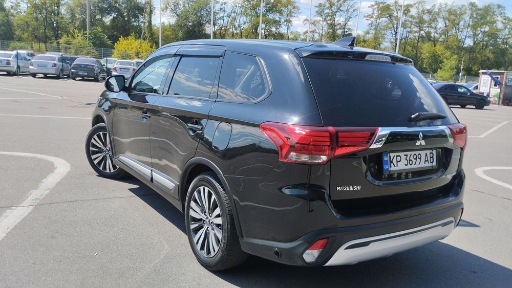 Митсубиси отлендер