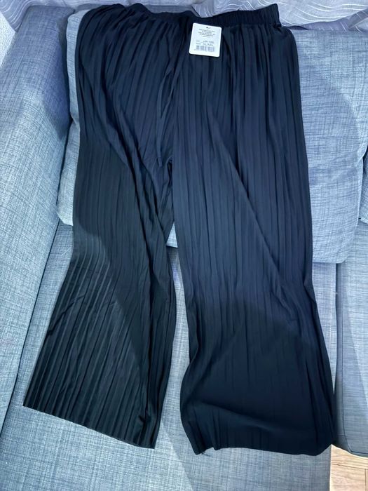 Pantalona preta Plissada