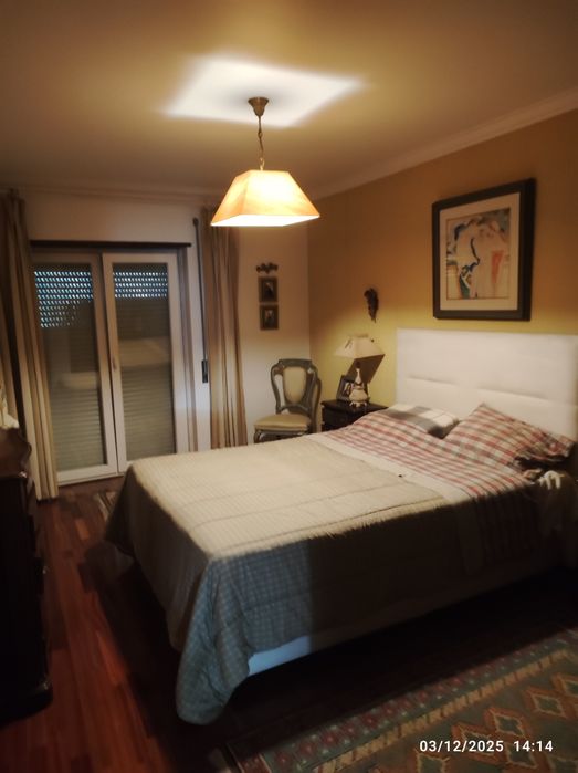 T2 + 1 no melhor local de Carcavelos