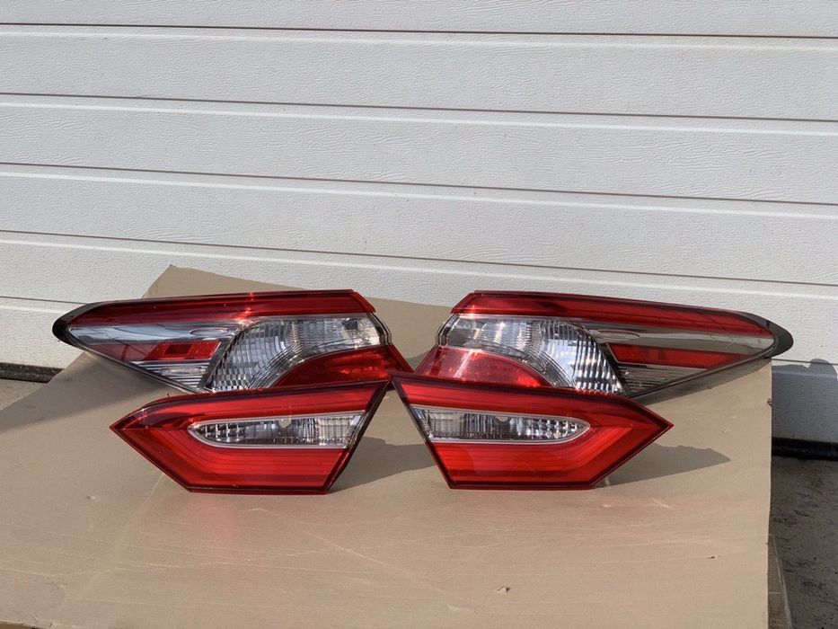 Фонари фонарь Toyota Camry 70 оригинал камри