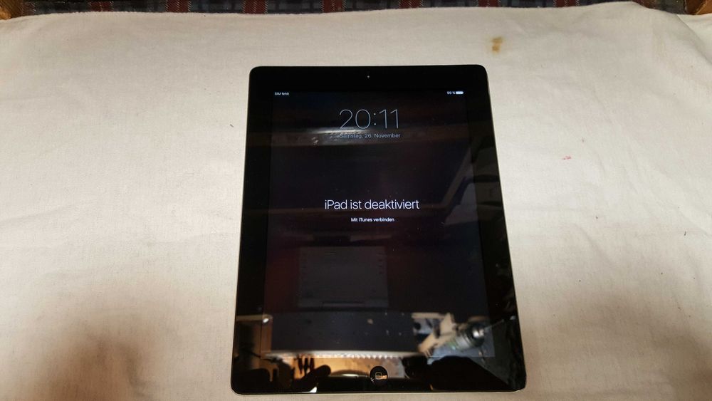 Apple  I Pad Model A1430 - zablokowany
