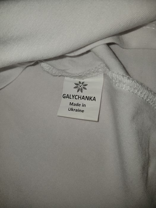 Вишита футболка для дівчинки