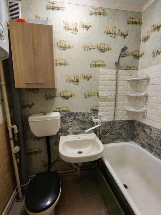 Продається двокімнатна квартира.