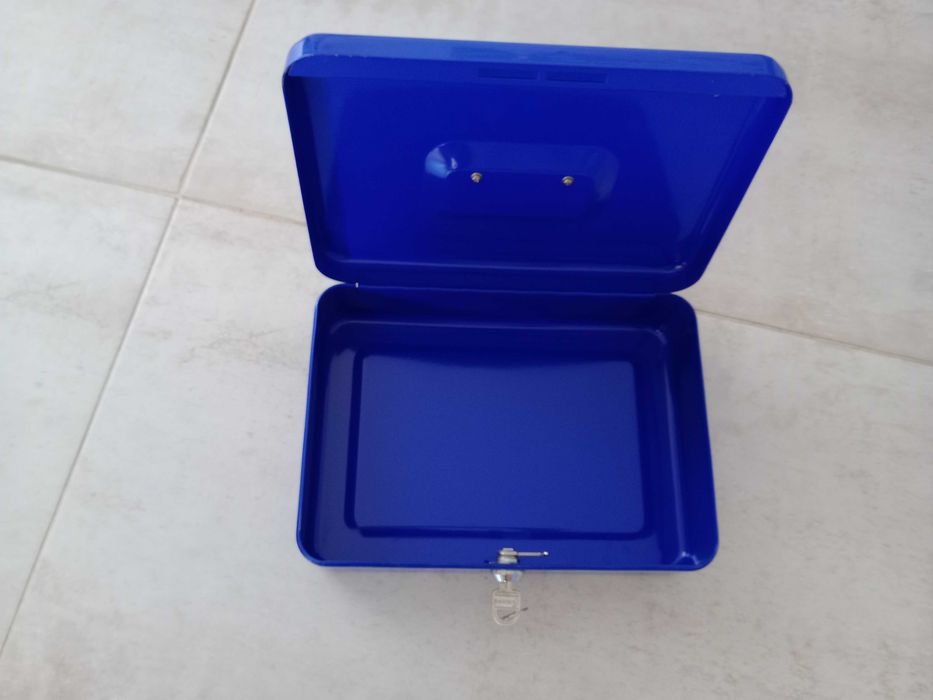 Caixa de metal azul