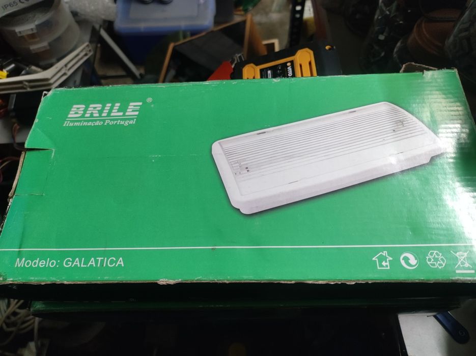 Luminária de saída de emergência