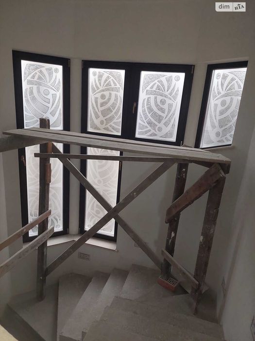 Продаж двохповерхового будинку