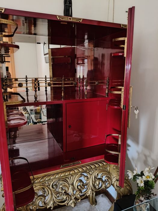 Móvel bar pintado à mão