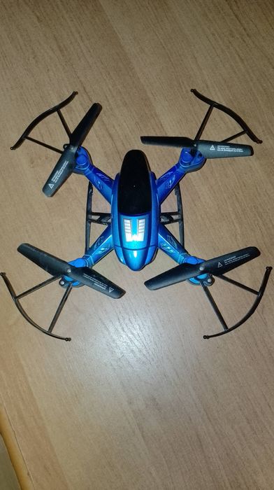 Dron na części bez pilota