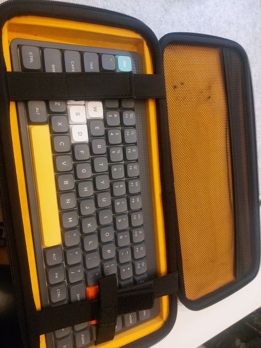 Glorious twarde etui na klawiaturę 75%