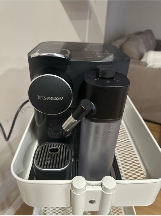 Maquina delonghi  granlattisima nexpresso   EN 640.B. como nova.