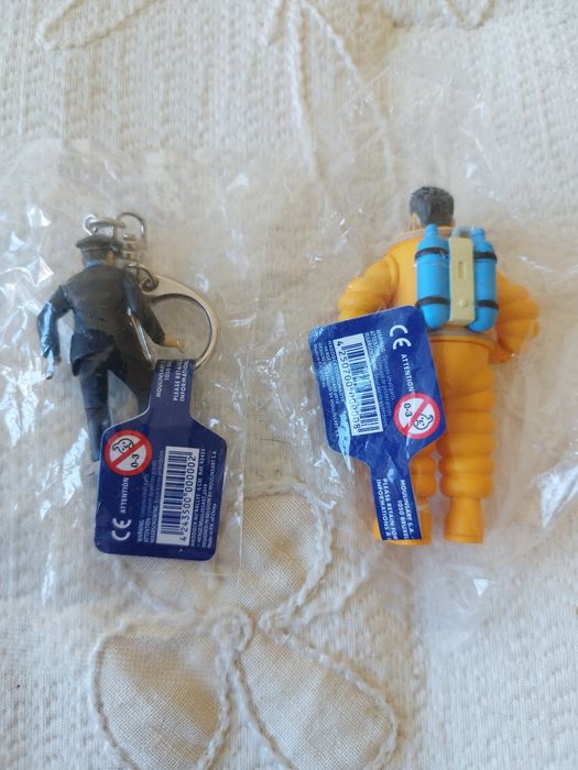 Figuras colecionáveis de Tintim representando o Capitão Haddock e Milu