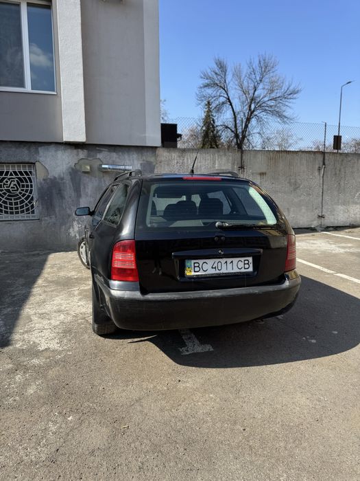 Шкода Октавія Тур  1.8 турбо