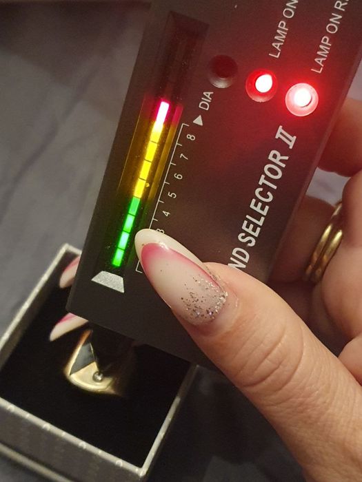 Золотая печатка с бриллиантом