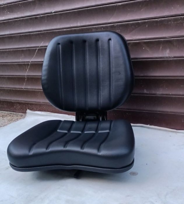 Сиденье, сидіння навантажувача , трактора, універсальне.