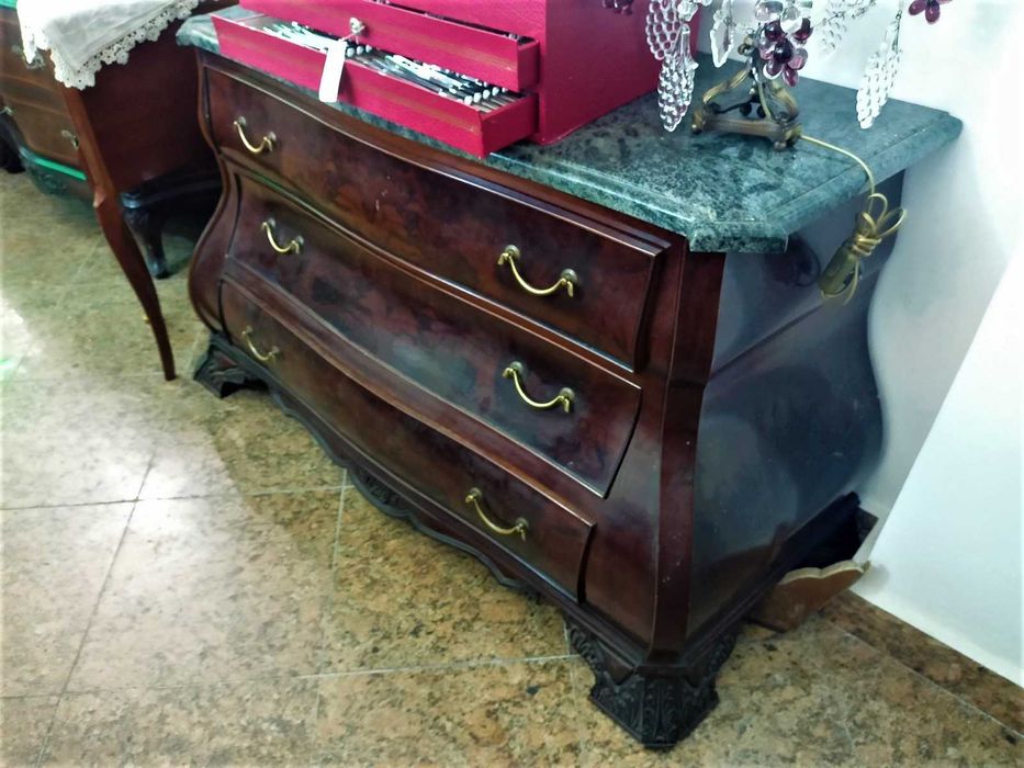 Cómoda Barriga Raiz Nogueira
