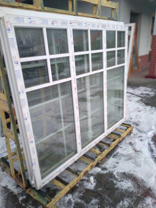 Okno  witryny fix biale