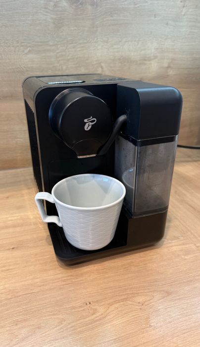 Ekspres kapsułkowy Tchibo CAFISSIMO MILK 1,2L czarny