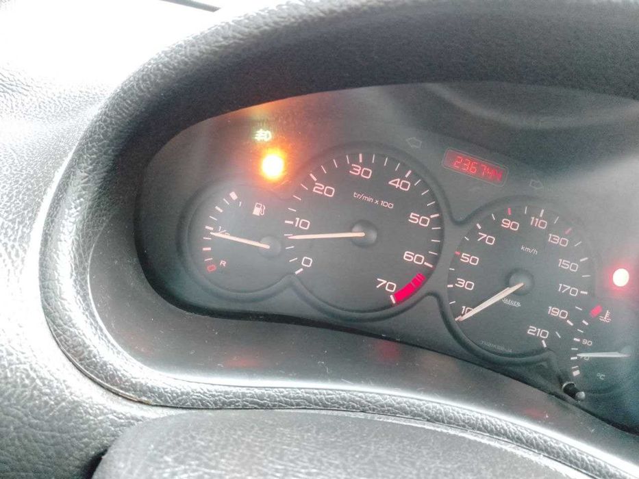 Продам надійне авто Пежо 206