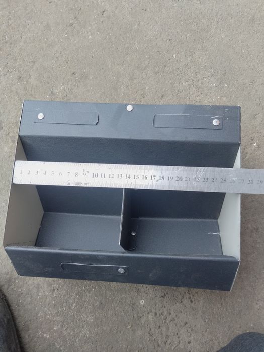 Бункерні годівнички для кролів.