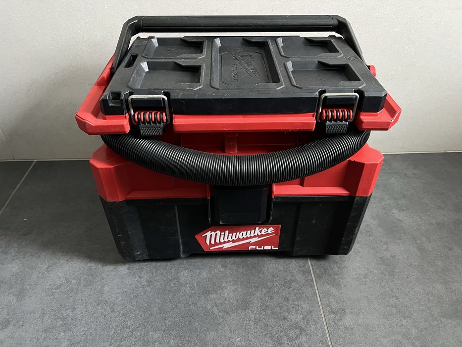 Безщітковий Акум.пилосос Milwaukee M18 FPOVCL