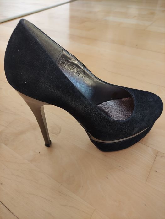 Szpilki piękne czarne na platformie nr 37