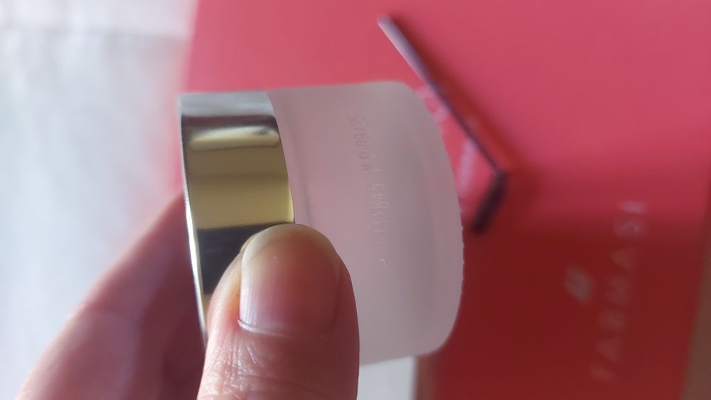 Cera Vegan para fixar as sobrancelhas da Farmasi