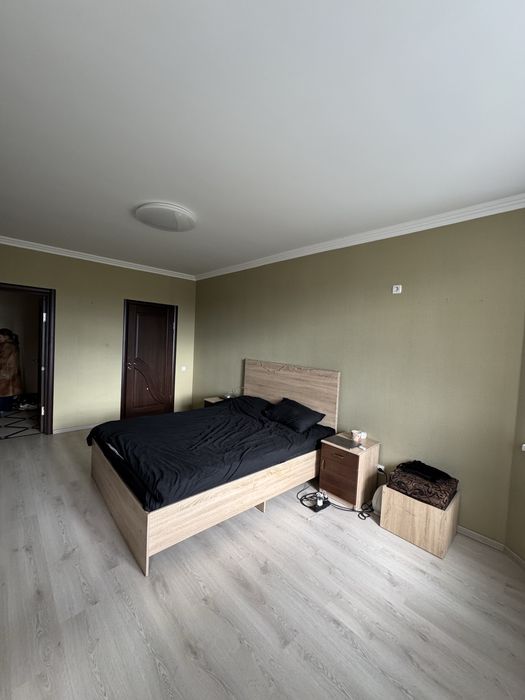 Здається 1 кімнатна в новобудові р-н Корбутвка.На короткий термін.