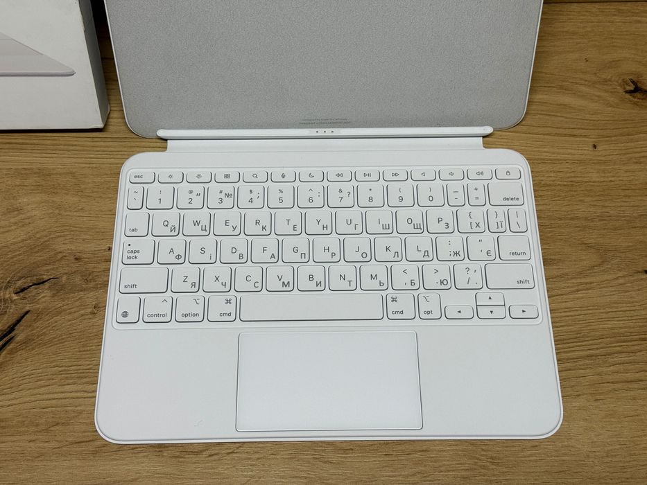 Оригінал Apple Magic Keyboard  (MQDP3) для 2025 iPad 11” ( A16 )