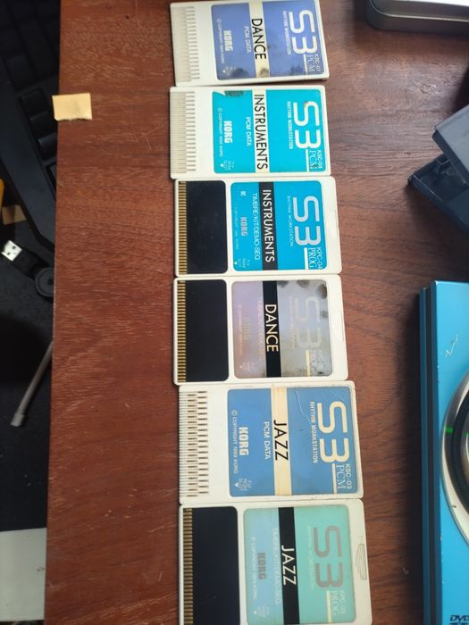 Korg S3 Rythm Workstation cards