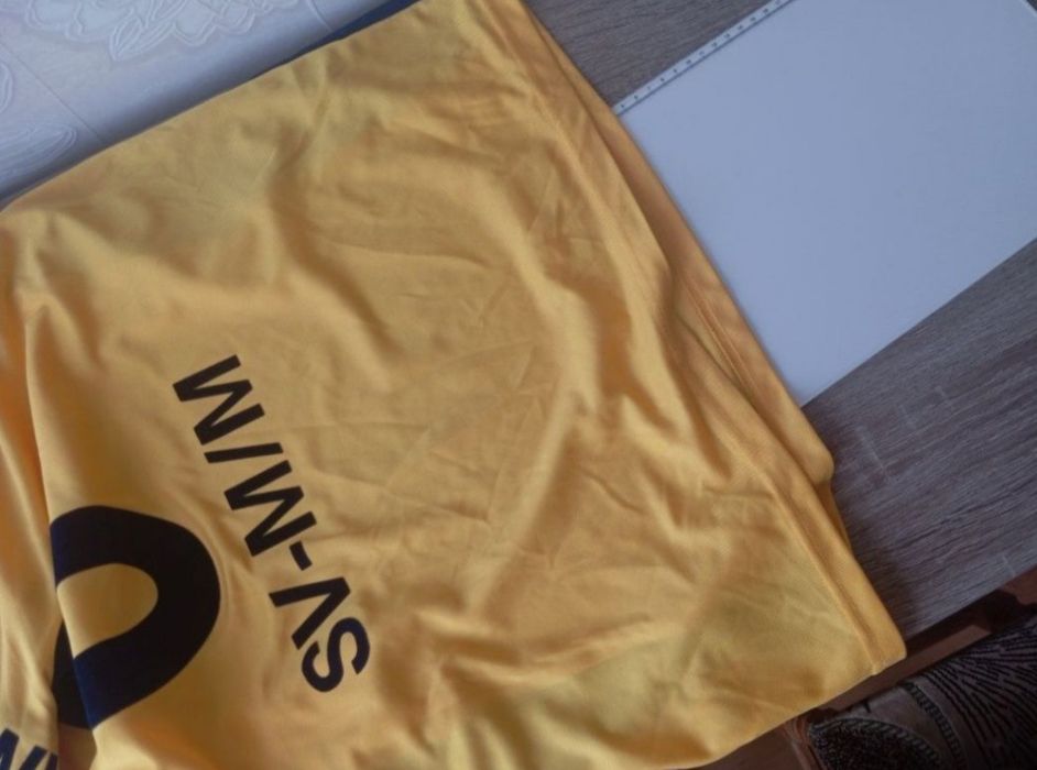 Спортивна футболка від adidas розмір s