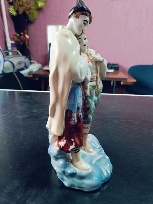 Продам старі статуетки