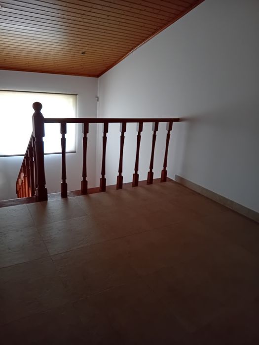 ARRENDO periferia de Torres Vedras .  Acesso privado