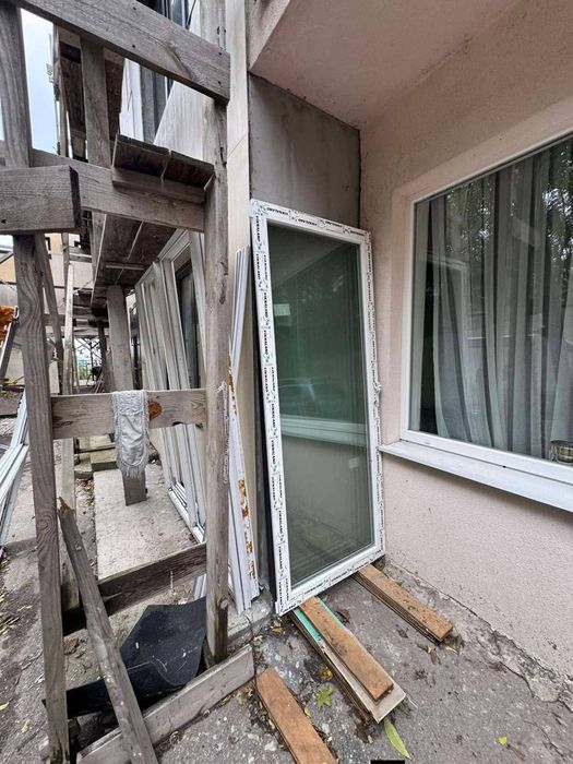 Продам 2  металопластикових вікна.
